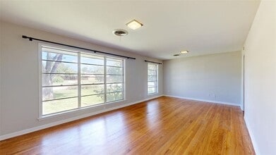 203 W Brookside Dr in Bryan, TX - Building Photo - Building Photo