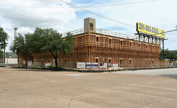 Temenos Place Apartments II in Houston, TX - Building Photo - Building Photo