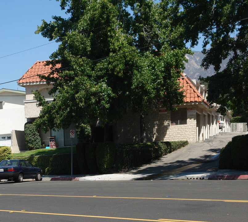 2713-2719 Montrose Ave in Montrose, CA - Foto de edificio