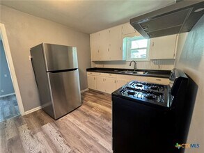615 Melrose St in Seguin, TX - Building Photo - Building Photo