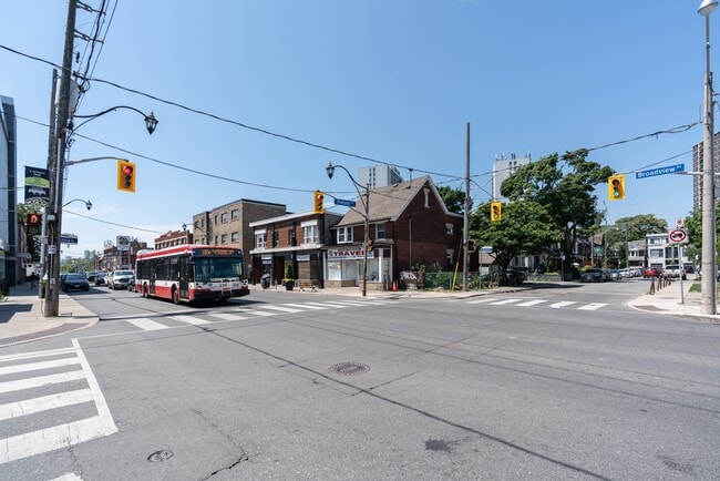 Hillsdale Manor in Toronto, ON - Building Photo - Building Photo