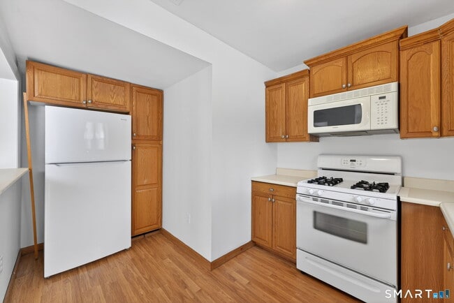 155 Cottonwood Rd in Newington, CT - Building Photo - Building Photo