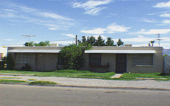 5005-5021 E 1st St in Tucson, AZ - Foto de edificio - Building Photo