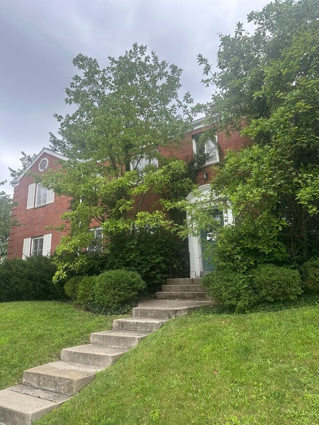2010 Elmwood Ave in Upper Arlington, OH - Building Photo - Building Photo
