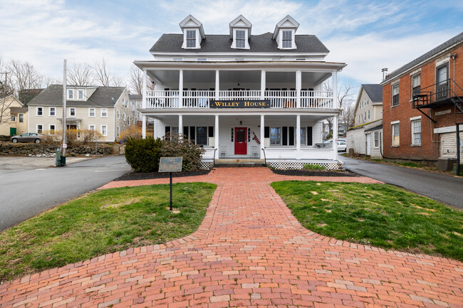 The Willey Apartments in Newmarket, NH - Foto de edificio - Primary Photo