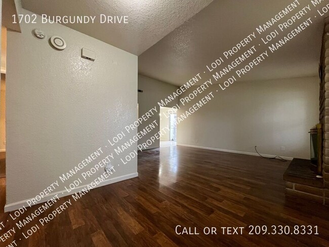 1702 Burgundy Dr in Lodi, CA - Building Photo - Building Photo