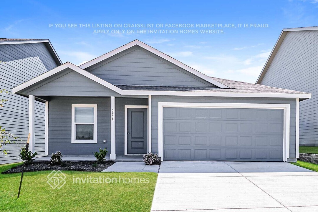 2608 Bartlett St in Crandall, TX - Foto de edificio