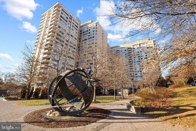 5500 Friendship Blvd in Chevy Chase, MD - Building Photo - Building Photo