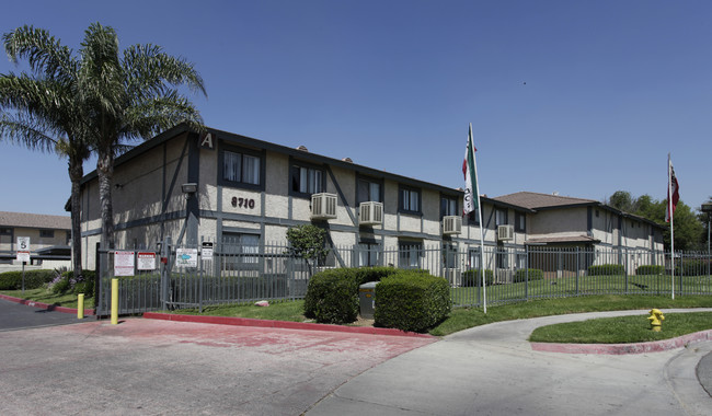 Emerald Point Apartments in Fontana, CA - Building Photo - Building Photo