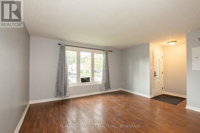 81 Marc Blvd in Welland, ON - Building Photo - Building Photo