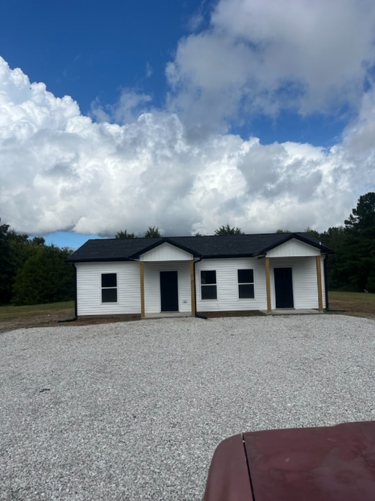 8040 Winters Wy in Lyles, TN - Building Photo