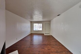 8000 68th Ave in Sacramento, CA - Building Photo - Building Photo