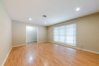 5611 Mapleleaf Dr in Austin, TX - Building Photo - Building Photo