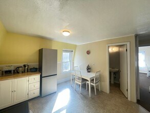 60-62-62 Broadway in Pembroke, NH - Foto de edificio - Building Photo