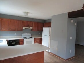 24 Bobbys Ln in Milford, NH - Building Photo - Building Photo