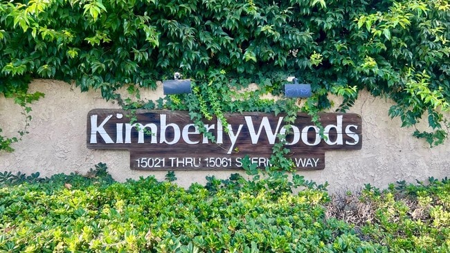 15061 Sherman Way in Los Angeles, CA - Building Photo - Building Photo