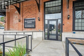 24 Cedar St in Cambridge, ON - Building Photo - Building Photo