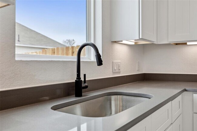 8107 Calhoun Rd-Unit -A in Houston, TX - Building Photo - Building Photo