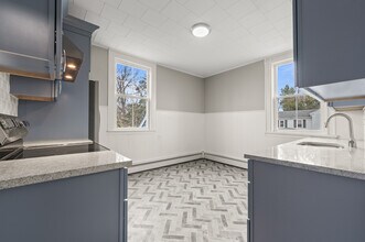 101 Maple St, Unit 105 in Ellington, CT - Building Photo - Building Photo