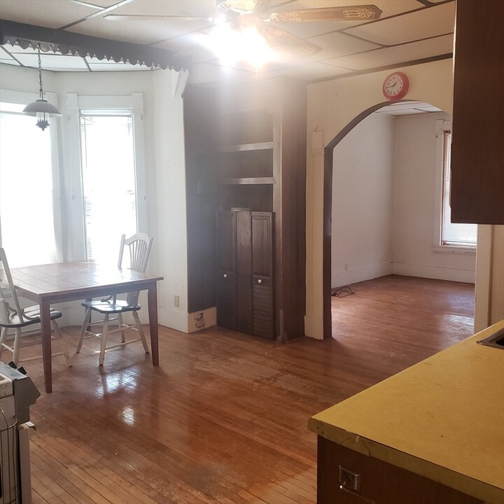 213 Lincoln St in Worcester, MA - Foto de edificio