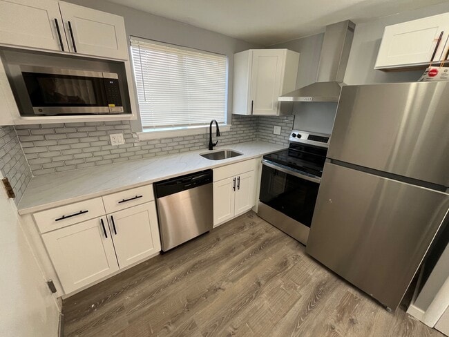 30 Henderson Dr, Unit 5 in East Hartford, CT - Building Photo - Building Photo