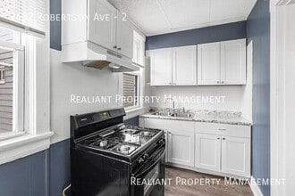 2432 Robertson Ave in Cincinnati, OH - Building Photo - Building Photo