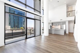 808 Crawford St in Houston, TX - Building Photo - Building Photo