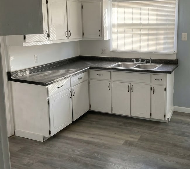 17540 Pinehurst St in Detroit, MI - Building Photo - Building Photo