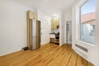 28 King St-Unit -23 in New York, NY - Foto de edificio - Building Photo