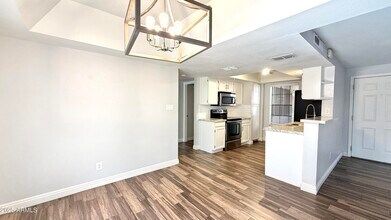 1211 N Miller Rd in Scottsdale, AZ - Building Photo - Building Photo