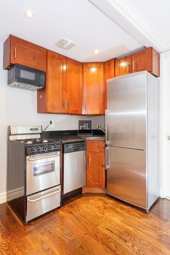 Avenue A in New York, NY - Building Photo - Building Photo