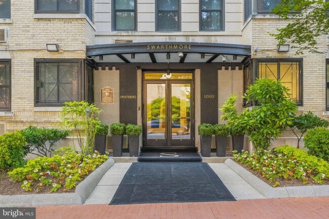 property at 1010 25th St NW