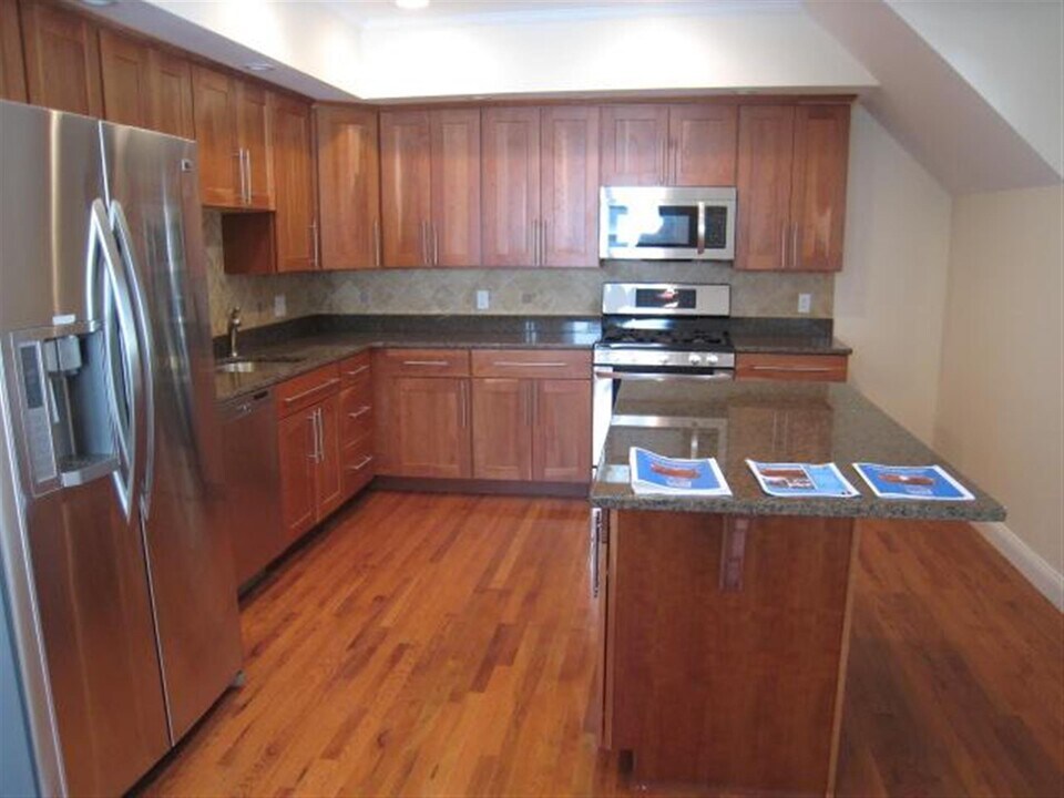 20 Dartmouth St, Unit A in Somerville, MA - Foto de edificio