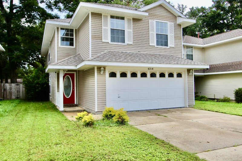 6218 Cottage Woods Dr in Milton, FL - Foto de edificio