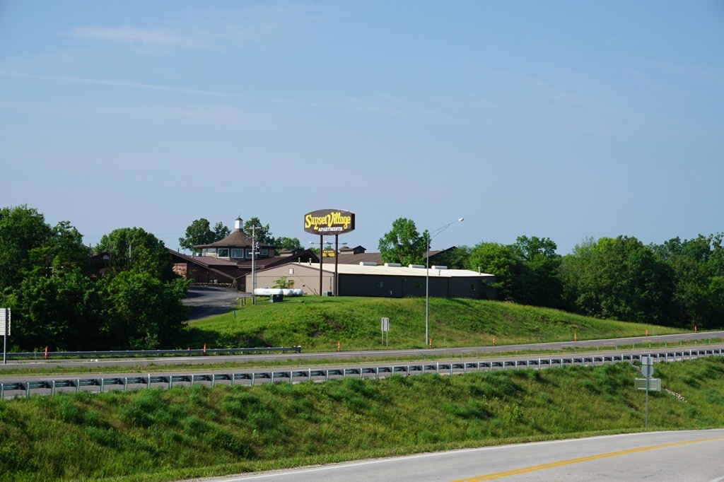 Sunset Village in St. Robert, MO - Building Photo