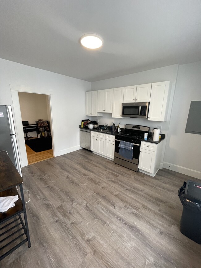 1427 Cambridge St, Unit 6