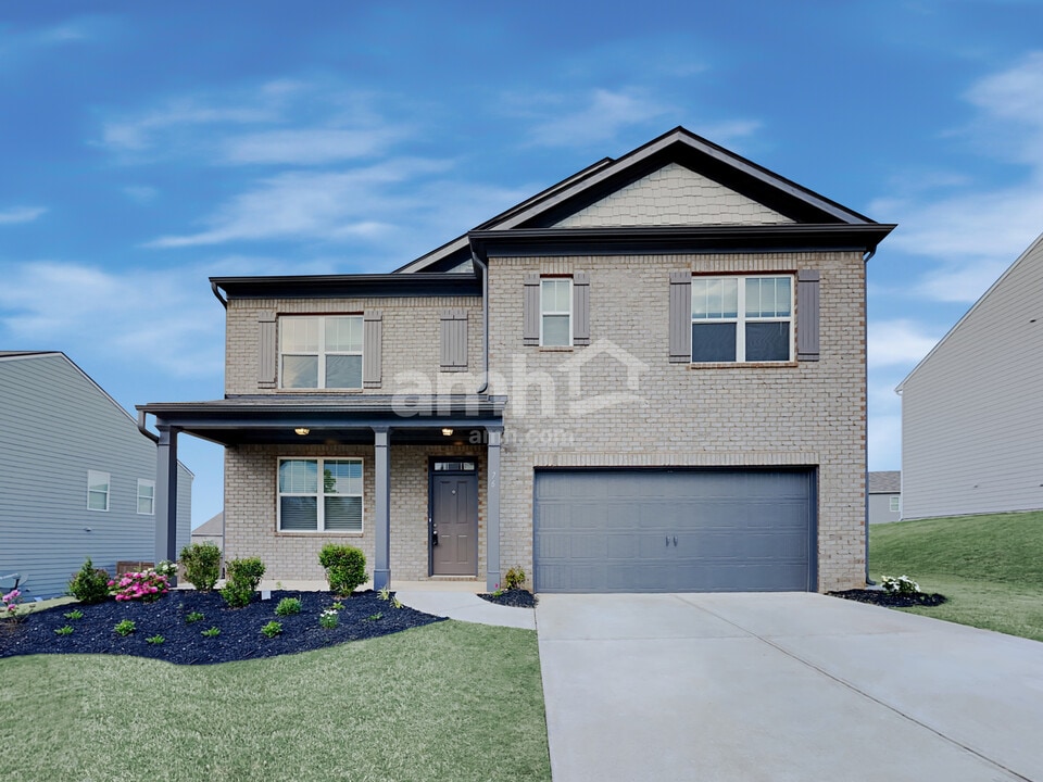 76 Springer Pkwy in Dallas, GA - Foto de edificio