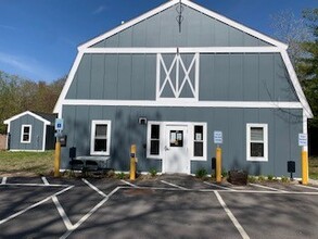 Rockingham Village Apartments in Seabrook, NH - Foto de edificio - Building Photo