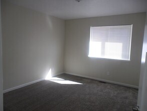 618 E Crawford St in Deer Park, WA - Building Photo - Building Photo