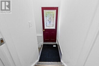 8235 Paddock Trail Dr in Niagara Falls, ON - Building Photo - Building Photo