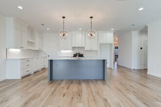 7001 17th St in Lubbock, TX - Foto de edificio - Building Photo