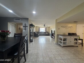 1946 E Ellis Dr in Tempe, AZ - Foto de edificio - Building Photo