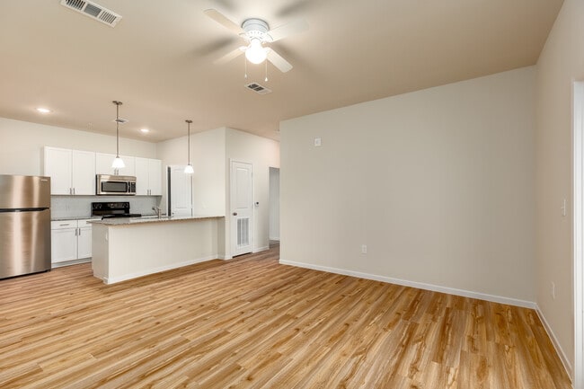 The Grove in Sherman, TX - Building Photo - Interior Photo