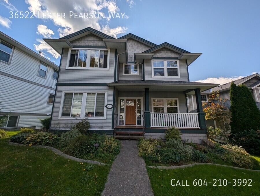 36522 Lester Pearson Way in Abbotsford, BC - Building Photo