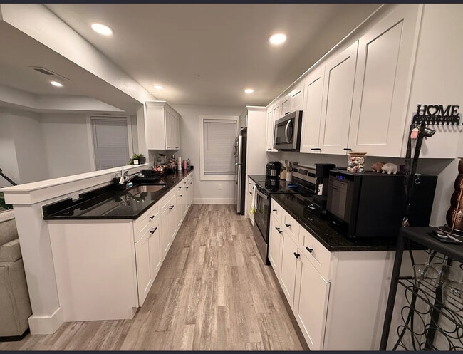 143 Chelmsford St, Unit Unit 3 in Lowell, MA - Building Photo - Building Photo