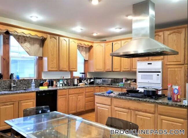 38 Babcock St in Brookline, MA - Foto de edificio - Building Photo