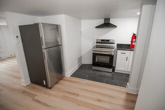 1388 W 83rd St, Unit 112 in Cleveland, OH - Building Photo - Building Photo