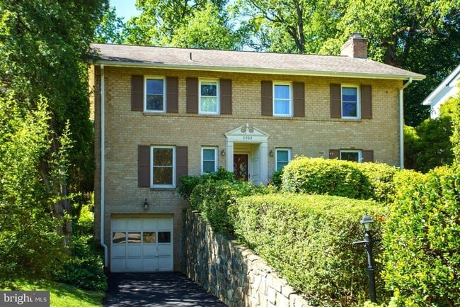 5908 Walhonding Rd in Bethesda, MD - Building Photo - Building Photo
