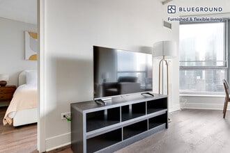 300 N Canal St in Chicago, IL - Building Photo - Building Photo