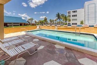 801 N Ocean Blvd in Pompano Beach, FL - Foto de edificio - Building Photo
